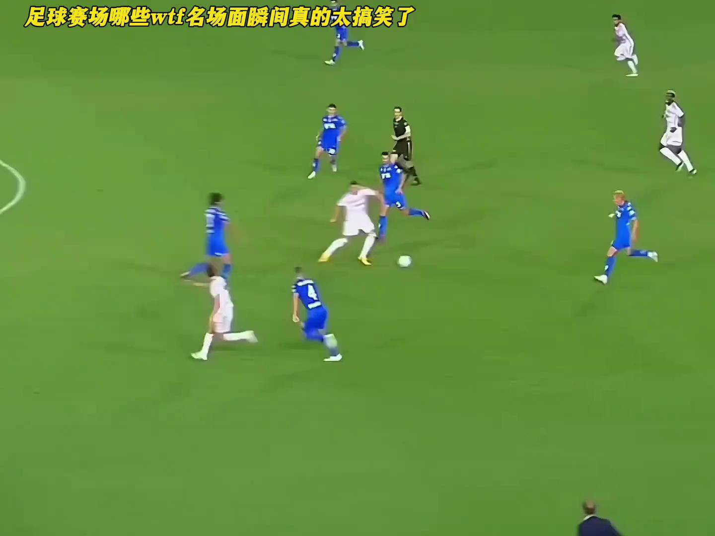 MK体育-足球赛场一幕幕感人瞬间，球员们拼尽全力为胜利奋斗